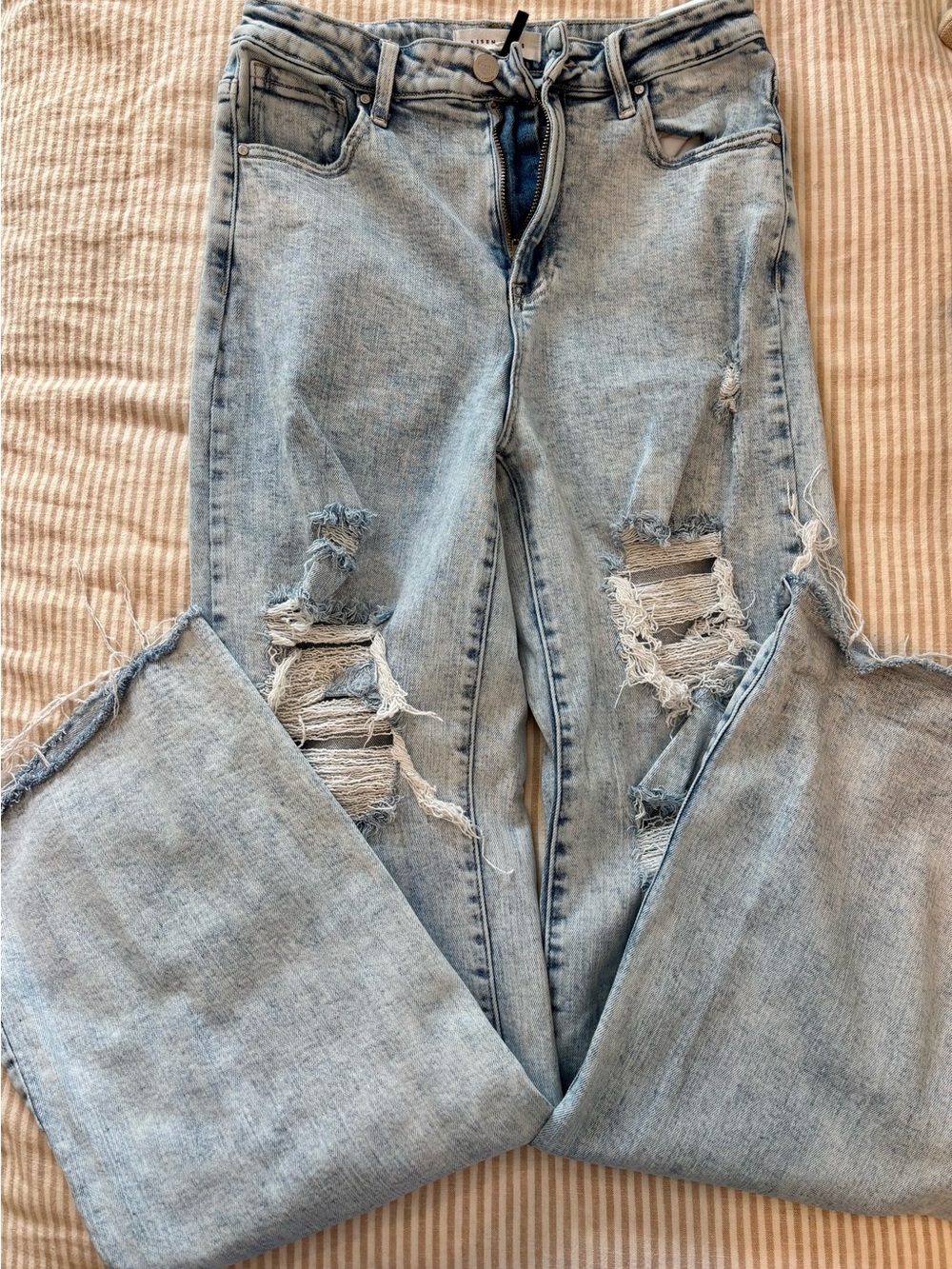 Women's Light Wash Distressed Wide-Leg Jeans